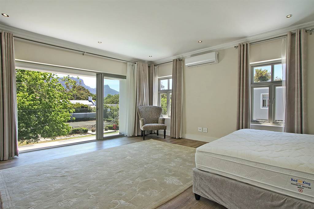 5 Bed House in Constantia photo number 18