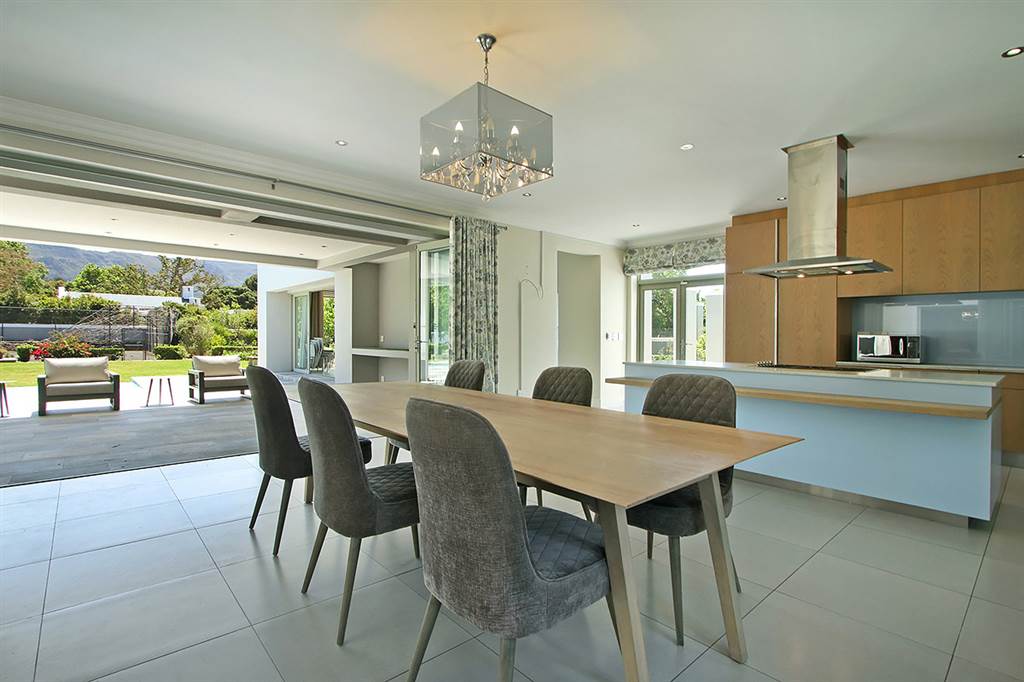 5 Bed House in Constantia photo number 12