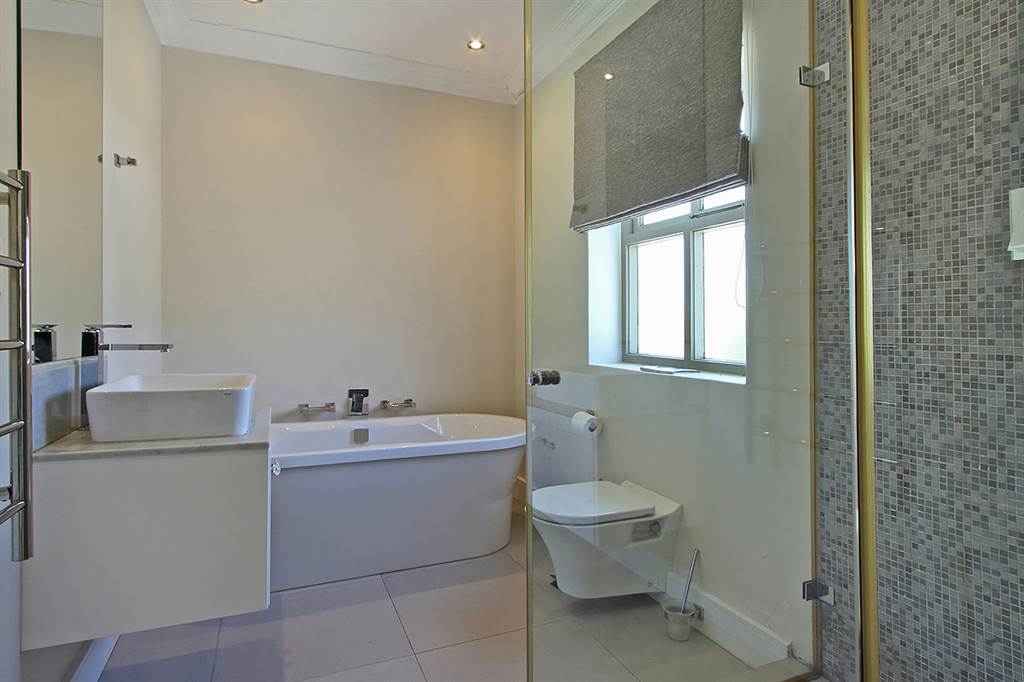 5 Bed House in Constantia photo number 28