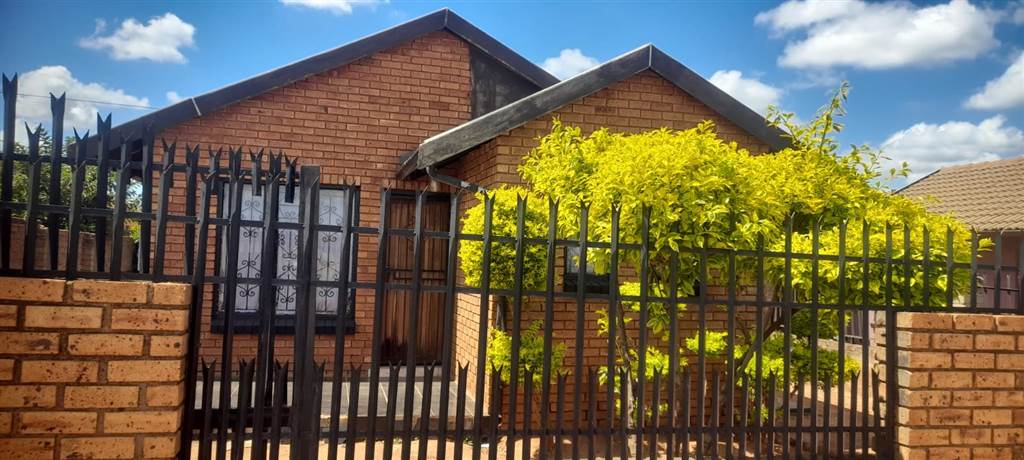 2 Bed House in Soshanguve photo number 19