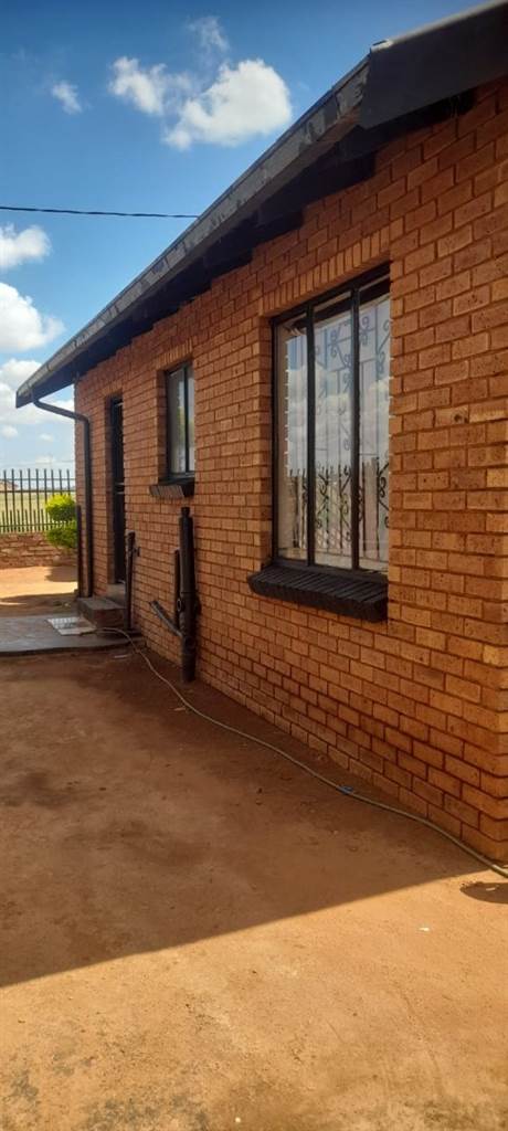 2 Bed House in Soshanguve photo number 11