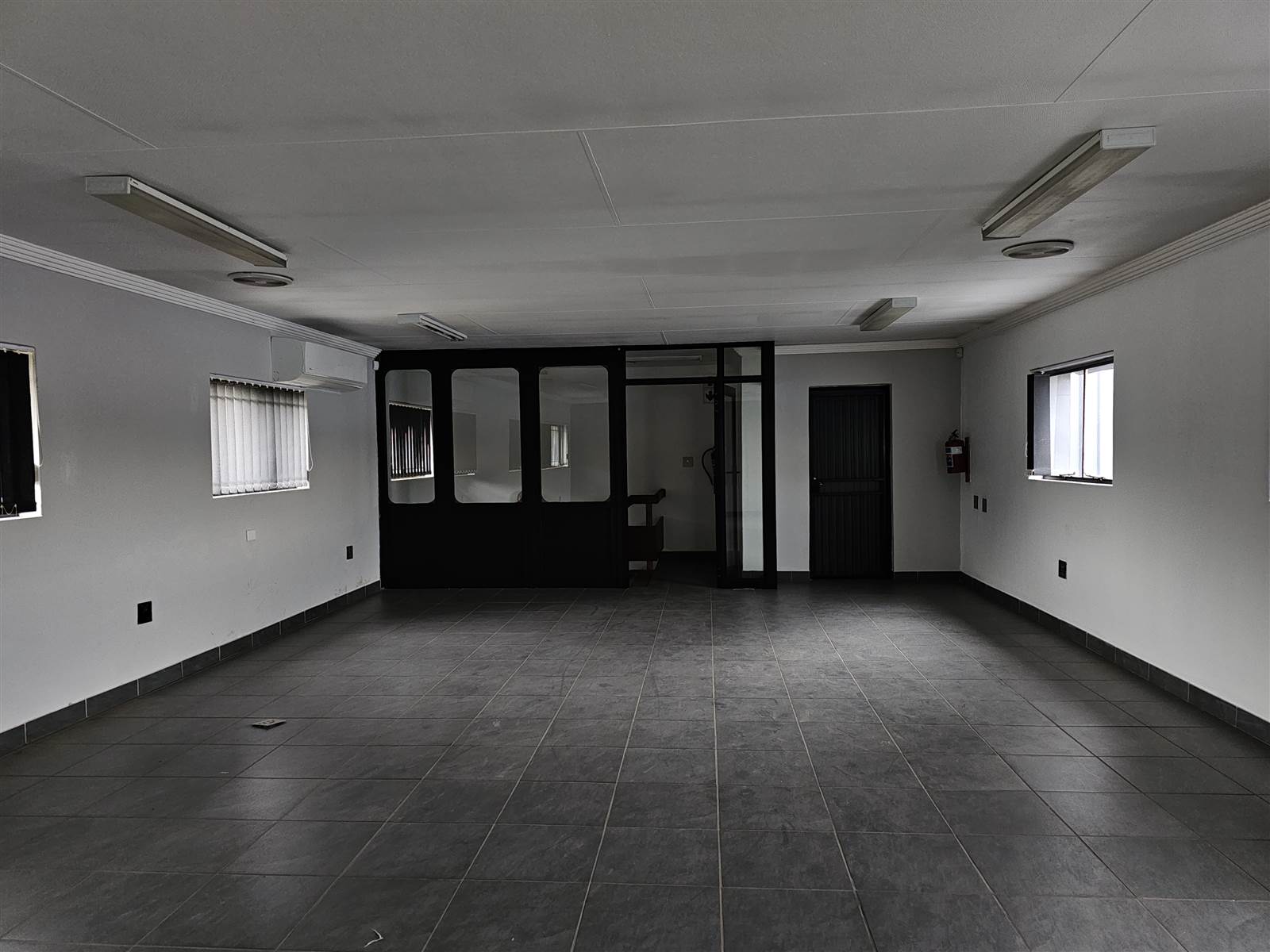 1000  m² Commercial space in Lyttelton Manor photo number 12