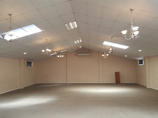 350  m² Commercial space in Woodstock
