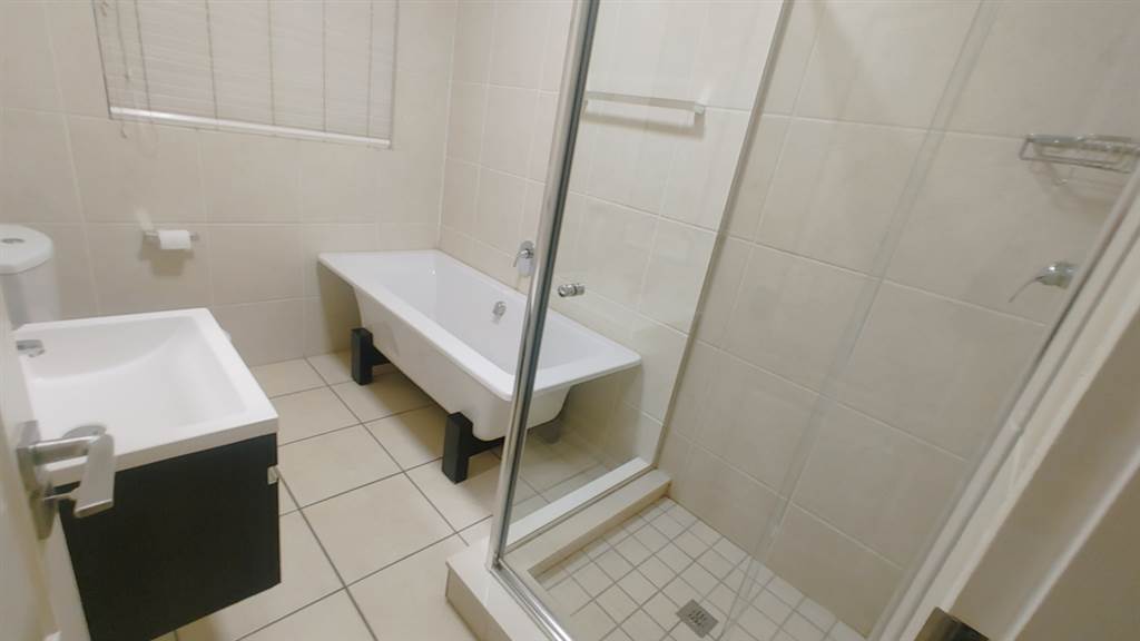 2 Bed Apartment in Greenstone Gate photo number 7