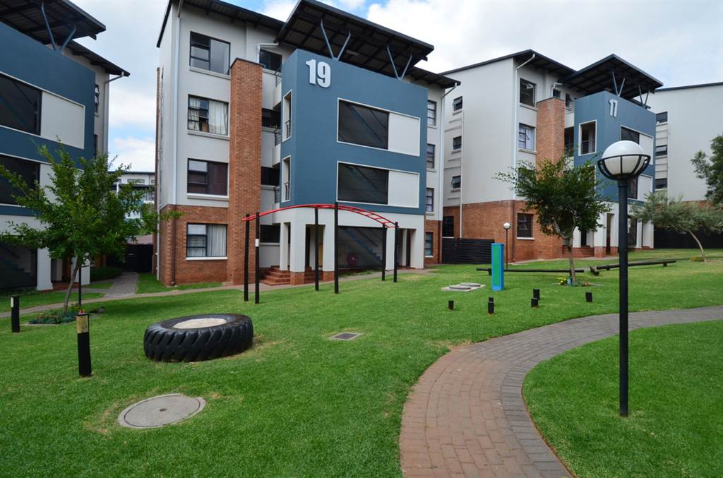 2 Bed Apartment in Greenstone Gate photo number 1