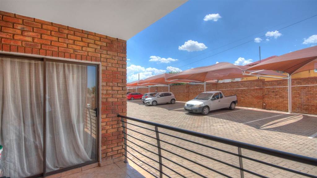 2 Bed Townhouse in Naturena photo number 4