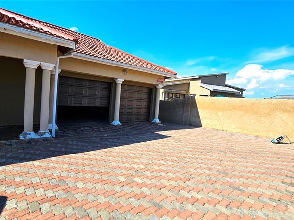 5 Bed House in Rose Park