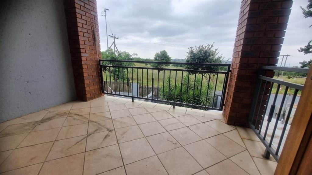 2 Bed Townhouse in Rietfontein photo number 22