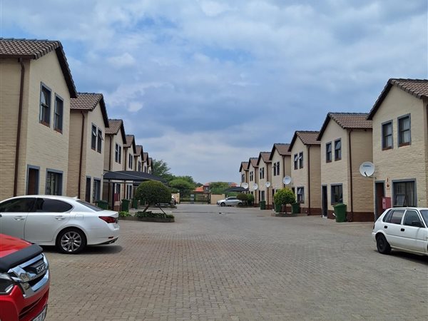 3 Bed Duplex in Brits Central