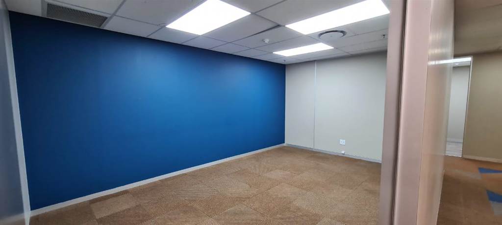 303  m² Commercial space in Sandown photo number 16