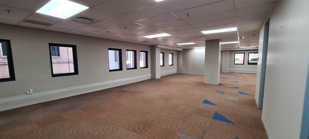 303  m² Commercial space in Sandown photo number 14