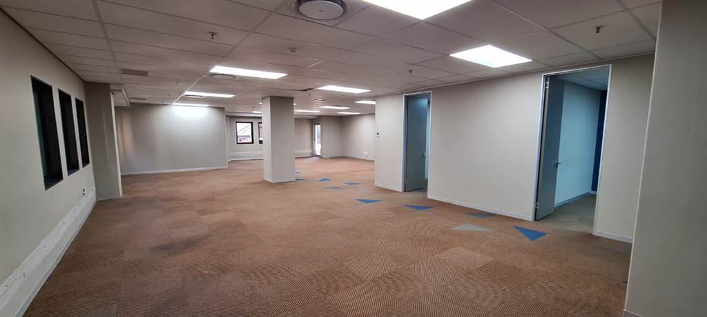 303  m² Commercial space in Sandown photo number 15