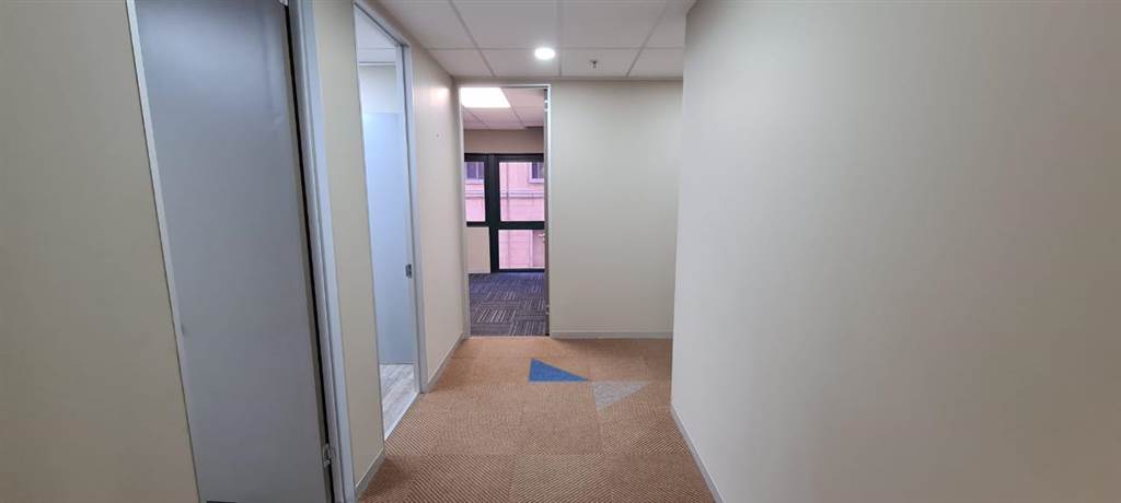 303  m² Commercial space in Sandown photo number 9