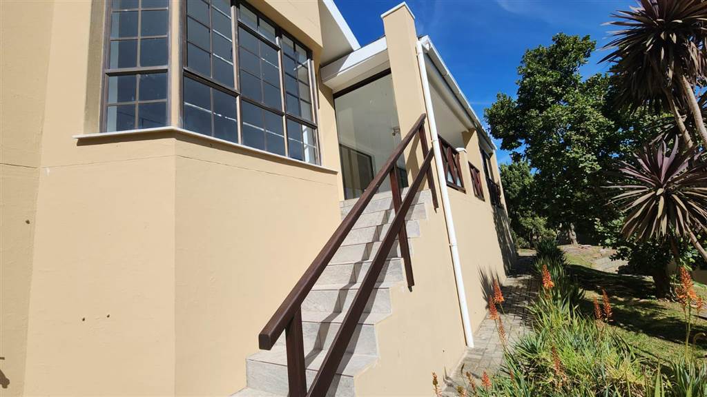 2 Bed House in Swellendam photo number 4