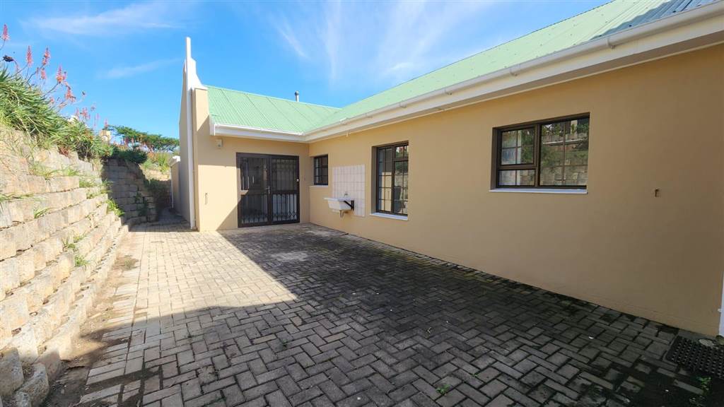 2 Bed House in Swellendam photo number 19