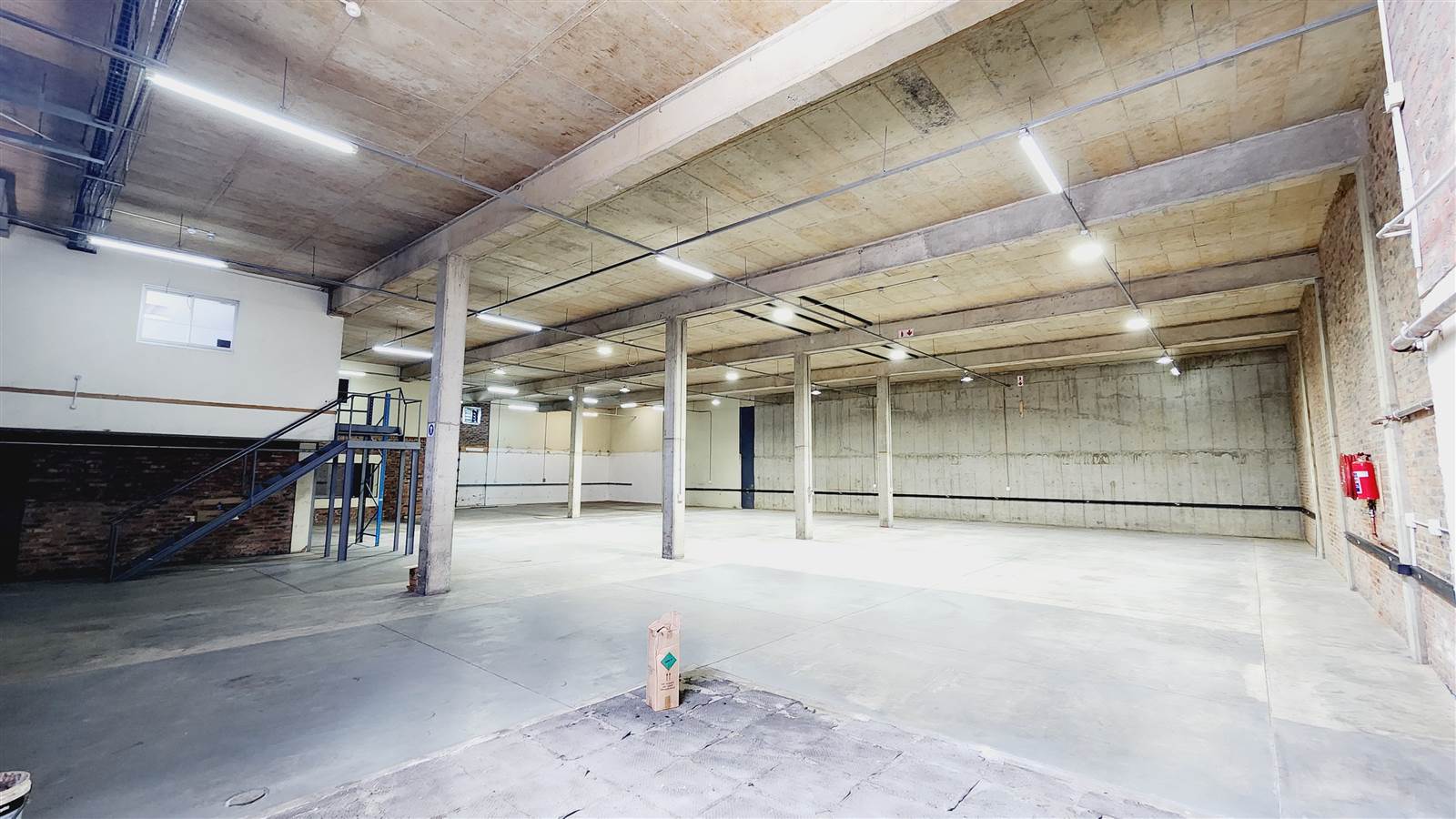 941  m² Industrial space in Laser Park photo number 9