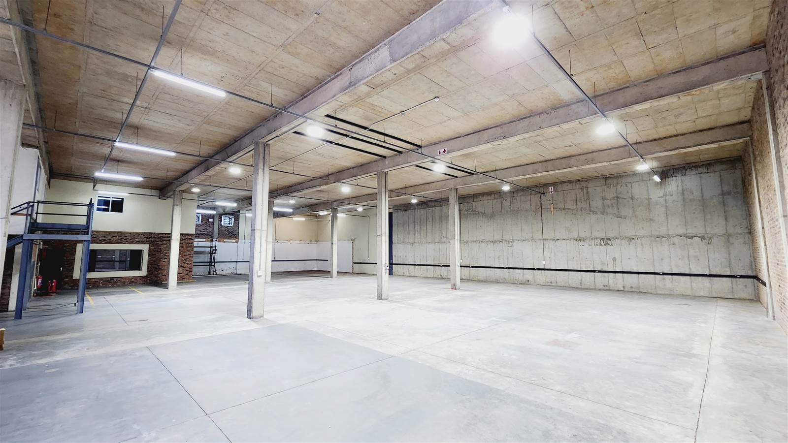 941  m² Industrial space in Laser Park photo number 10
