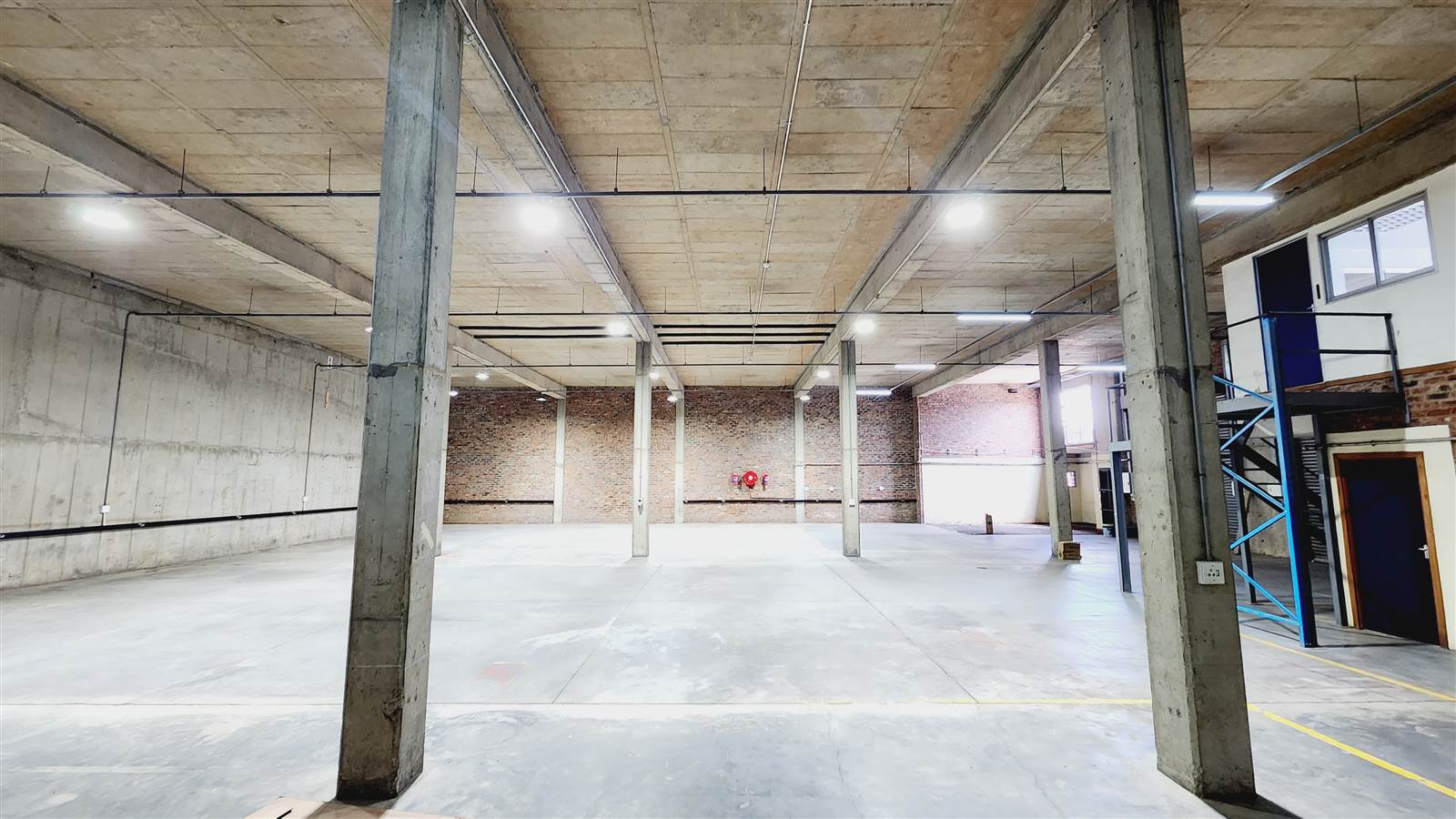 941  m² Industrial space in Laser Park photo number 6