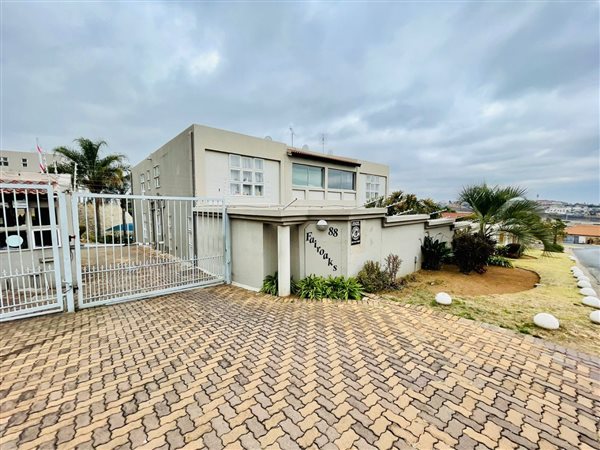 2 Bedroom Townhouse 2 Bedroom Townhouse