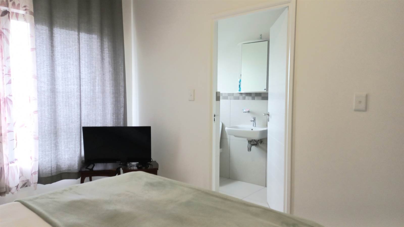 2 Bed Apartment in Umhlanga Ridge photo number 20