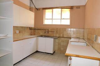 2 Bed Flat in Yeoville photo number 4