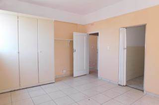 2 Bed Flat in Yeoville photo number 11