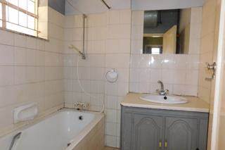 2 Bed Flat in Yeoville photo number 8