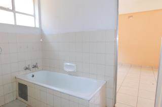 2 Bed Flat in Yeoville photo number 10