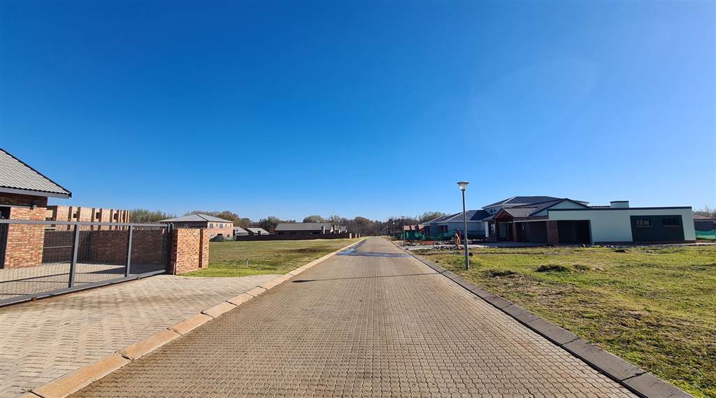 736 m² Land available in Mooivallei Park photo number 9