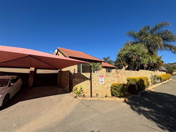 3 Bedroom Townhouse 3 Bedroom Townhouse