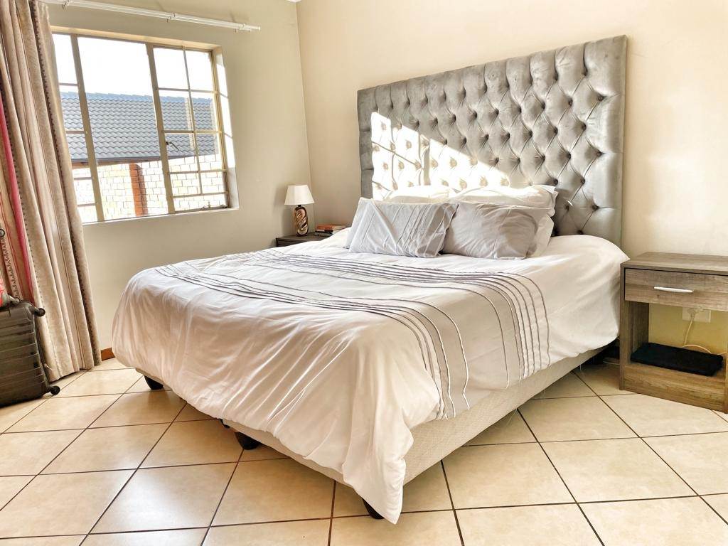 3 Bed Townhouse in Mooikloof Ridge photo number 11