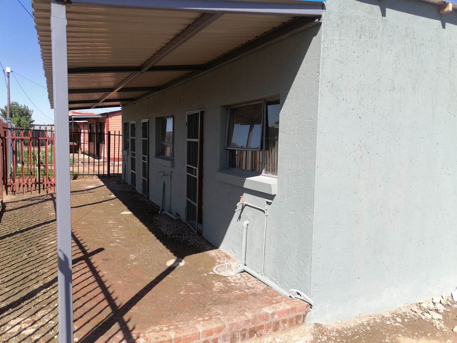 3 Bed House in Chris Hani photo number 2