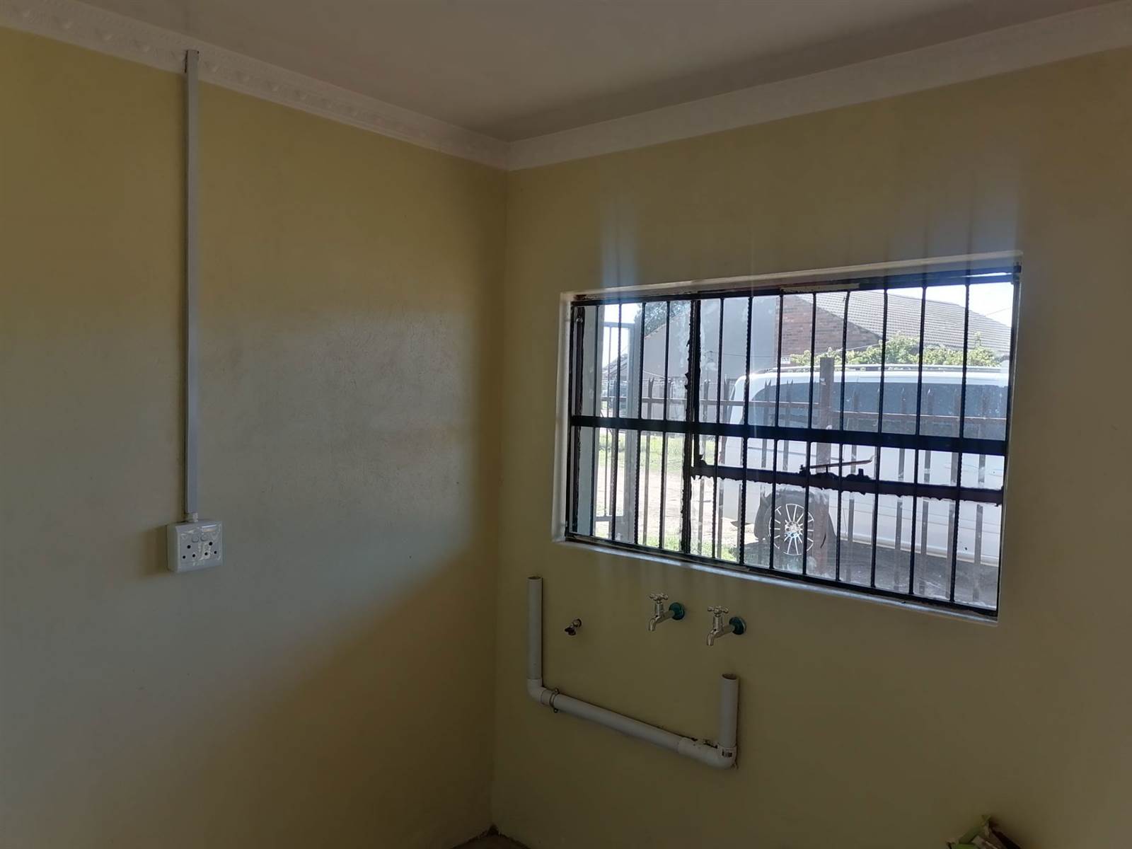 3 Bed House in Chris Hani photo number 4