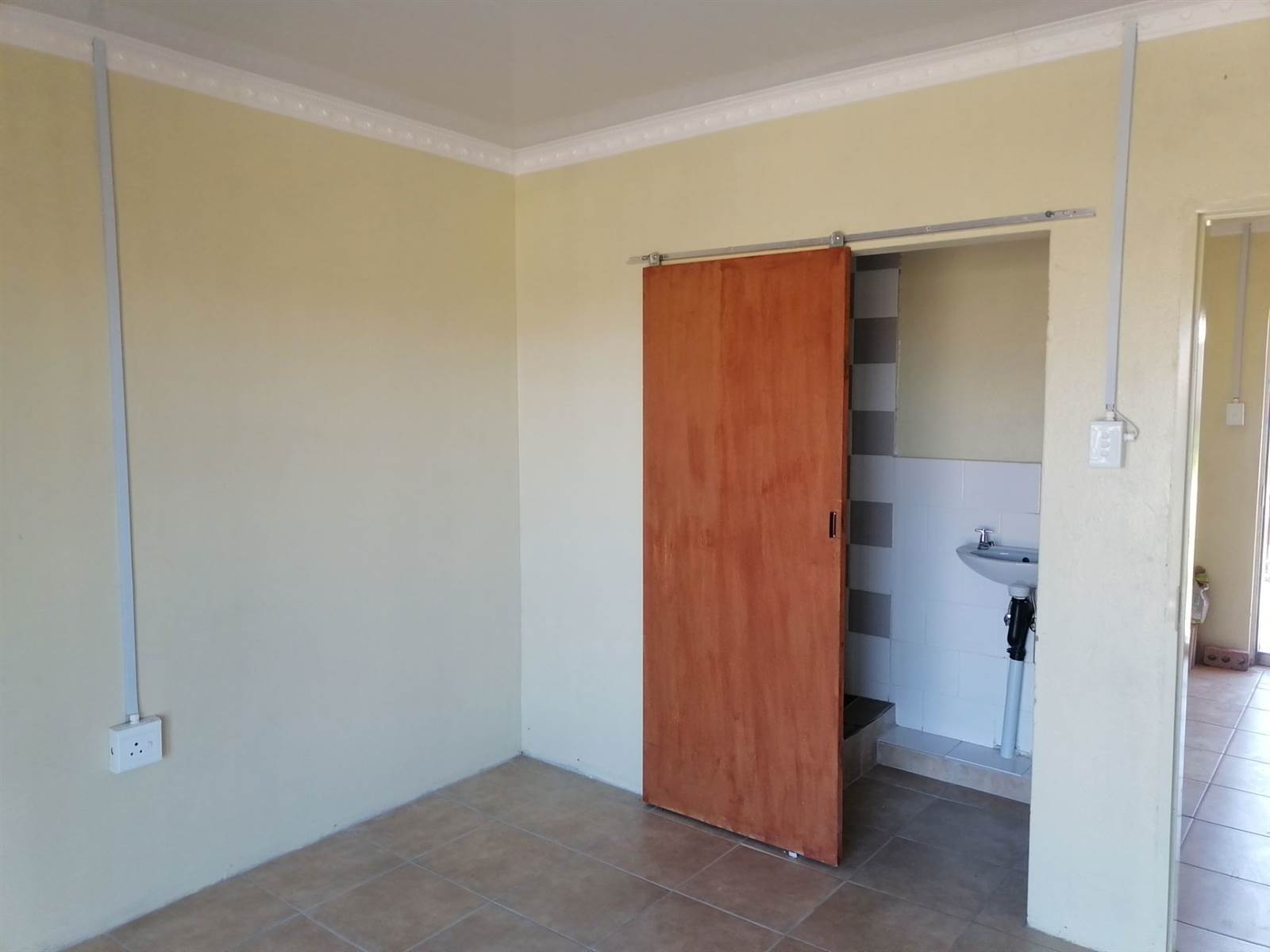 3 Bed House in Chris Hani photo number 5