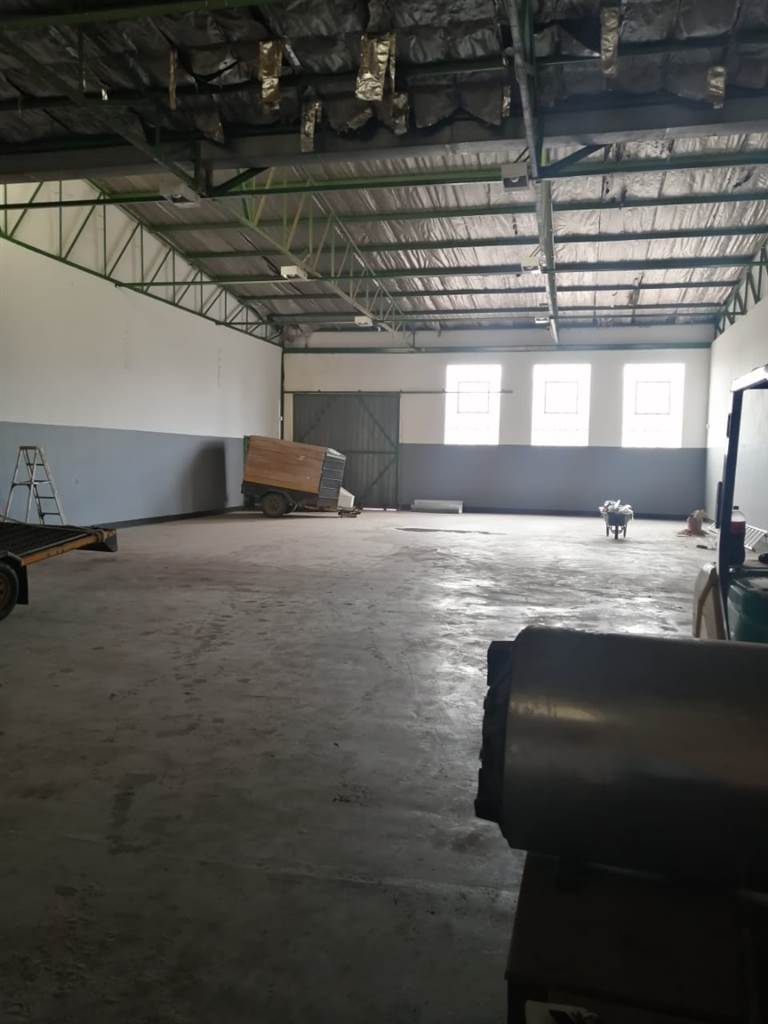 450  m² Commercial space in Vanderbijlpark NW photo number 2