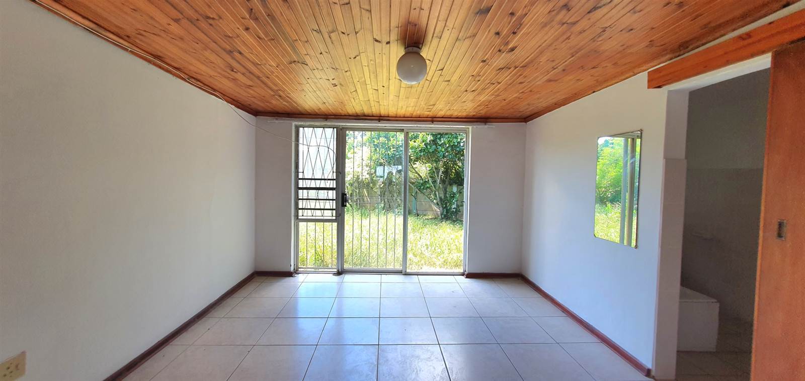 4 Bed House in Jeffreys Bay photo number 12