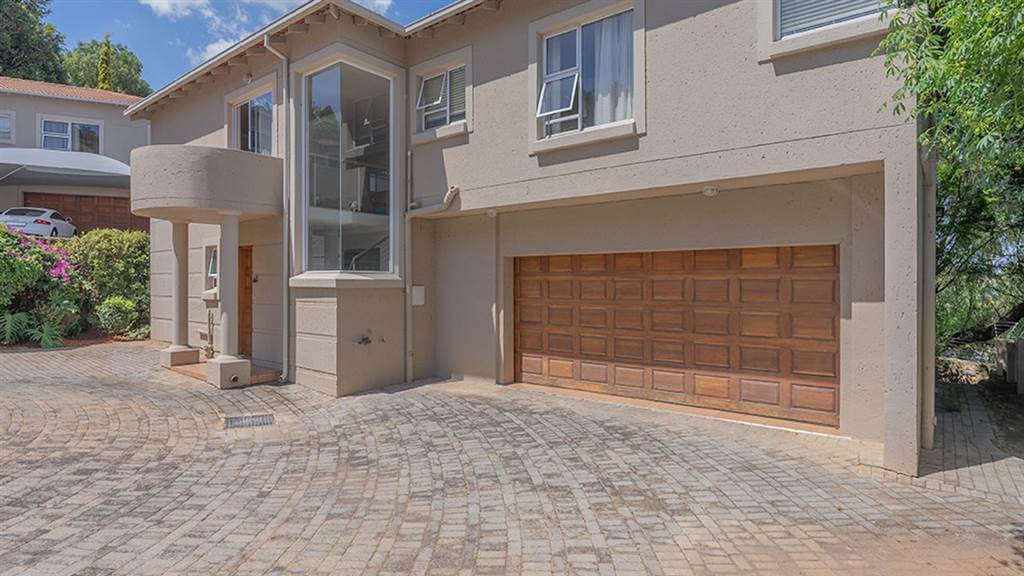 3 Bed Townhouse in Glenvista photo number 3
