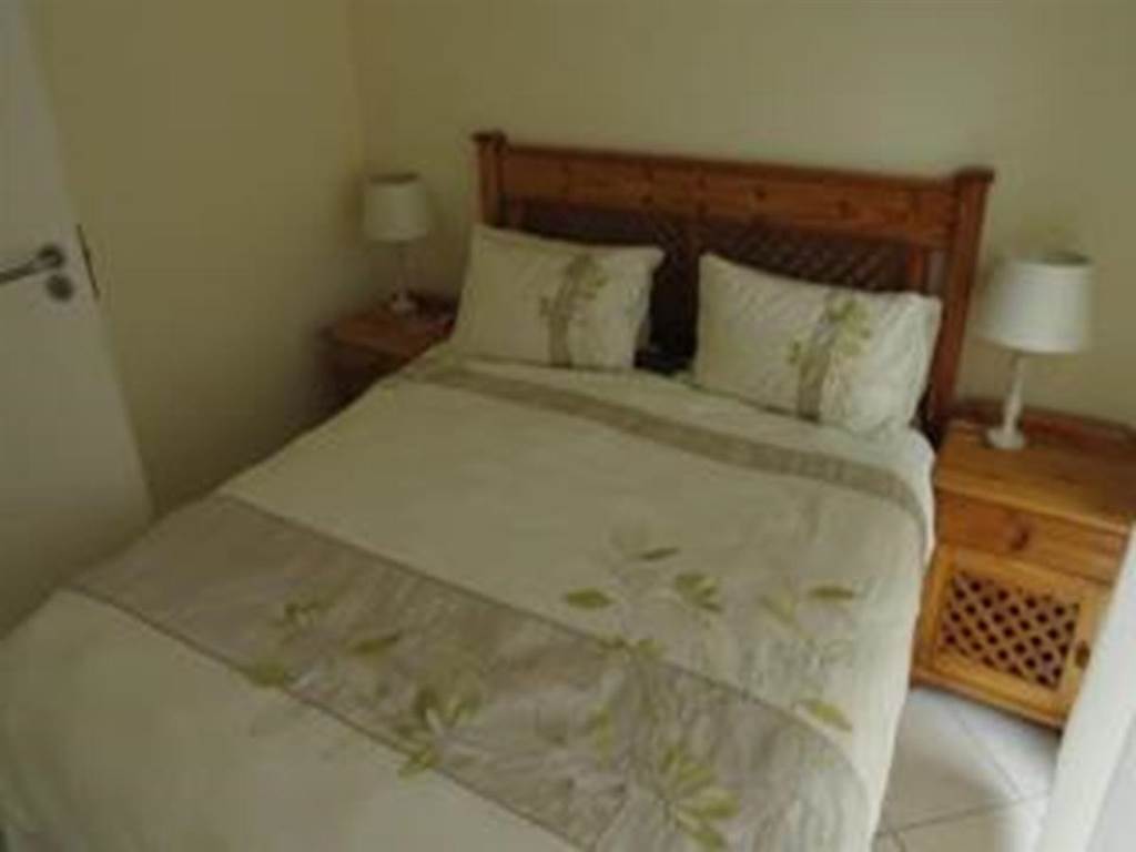 3 Bed Apartment in Woodgrange photo number 6