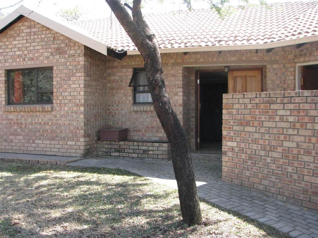 3 Bed House in Naboomspruit photo number 28