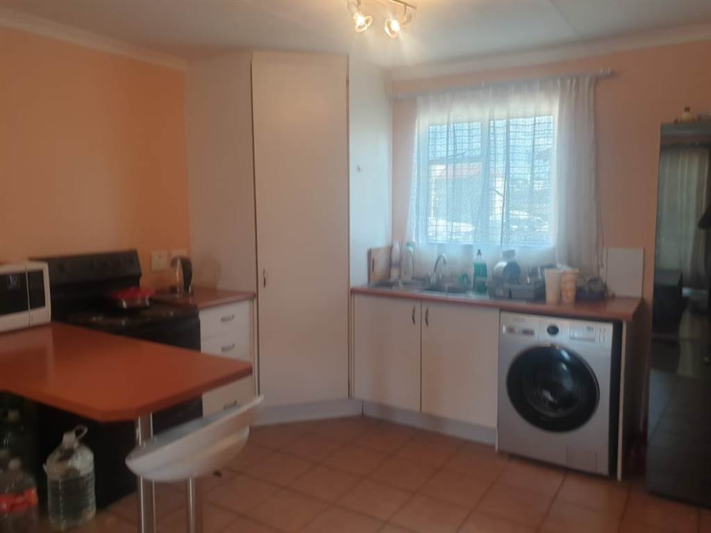 2 Bed Apartment in Ormonde photo number 8