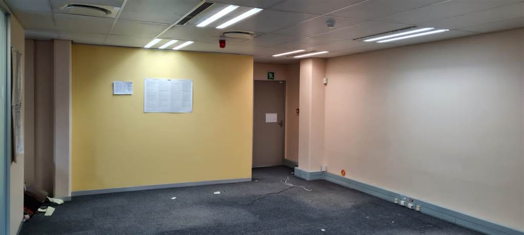 252  m² Office Space in Halfway House photo number 7