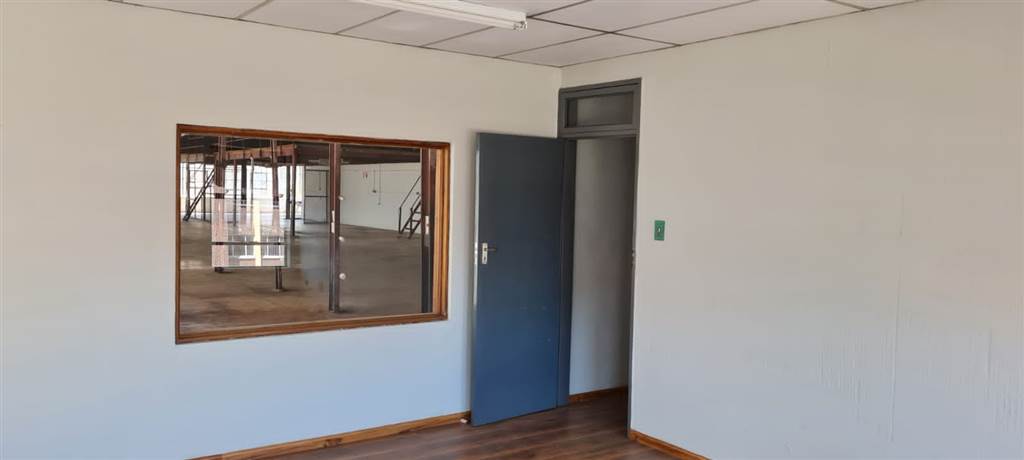 252  m² Office Space in Halfway House photo number 9