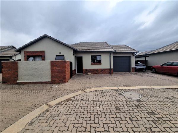 3 Bedroom Townhouse 3 Bedroom Townhouse