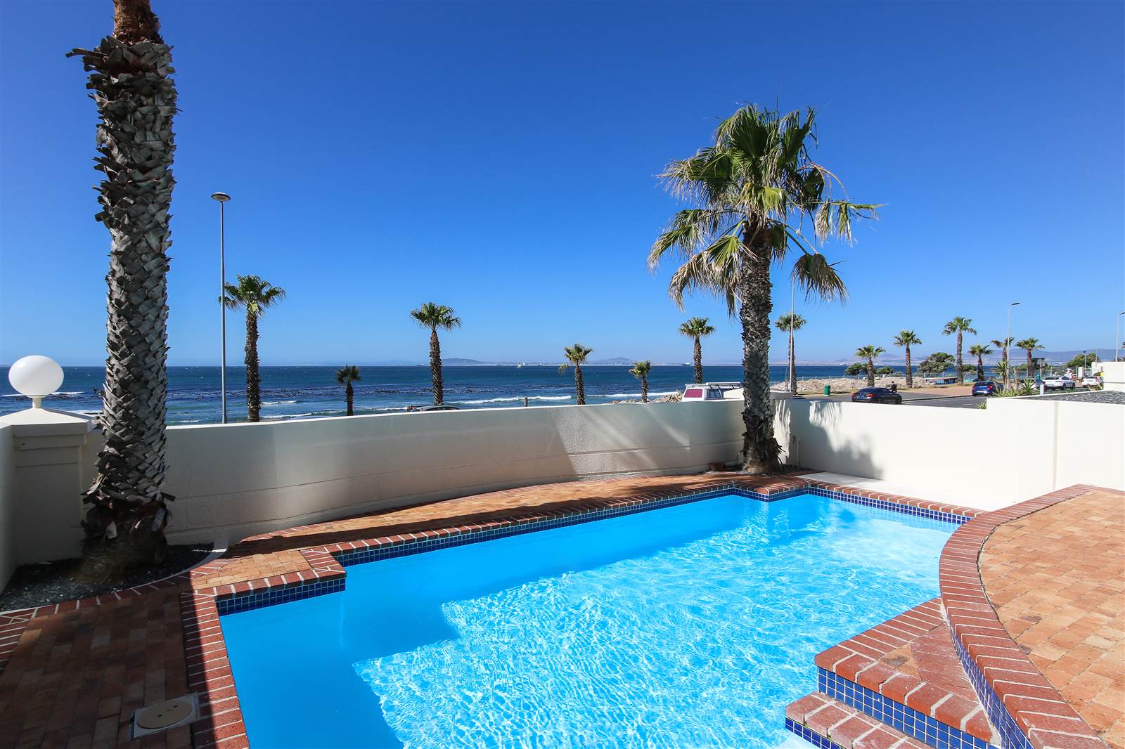 4 Bed Apartment in Mouille Point photo number 4