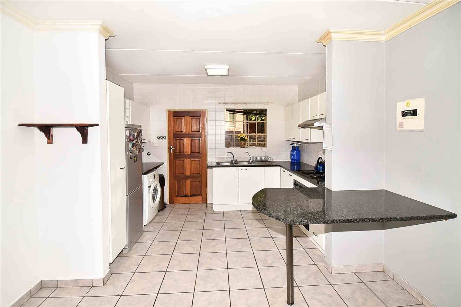 2 Bed Townhouse in Wilgeheuwel photo number 8
