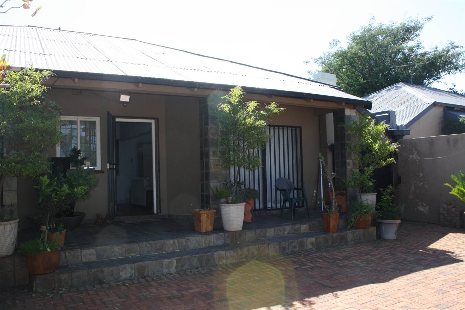 2 Bed House in Krugersdorp North photo number 2