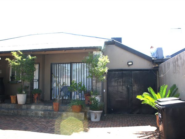 2 Bed House in Krugersdorp North