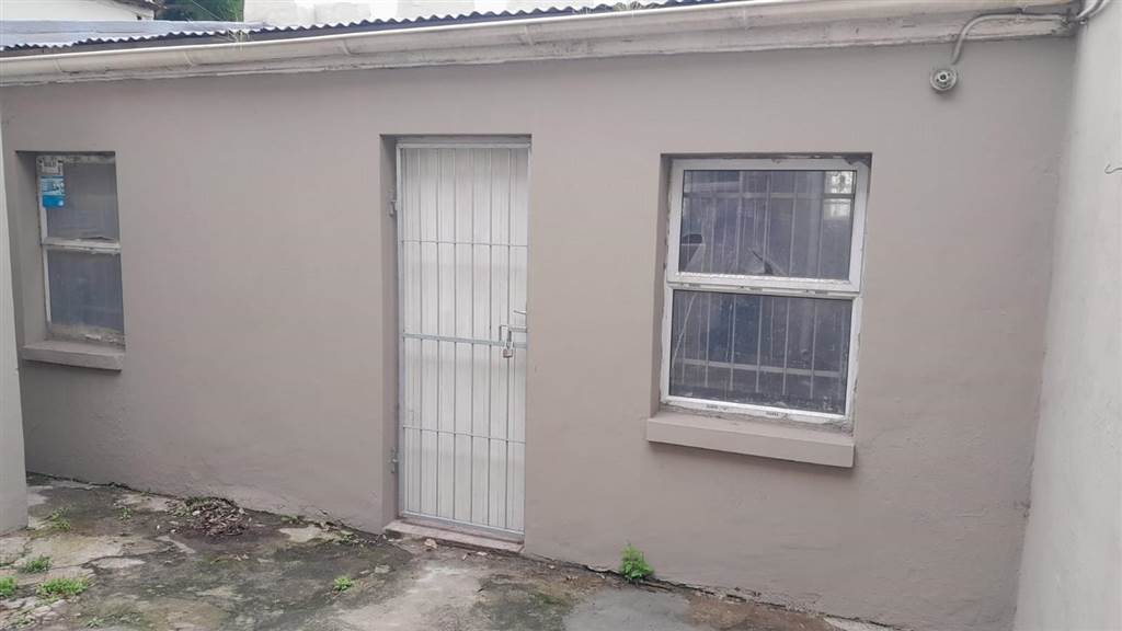 3 Bed House in Port Elizabeth Central photo number 12