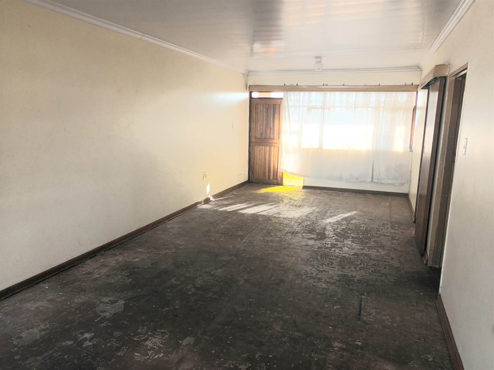 2 Bed Apartment in Southernwood photo number 3