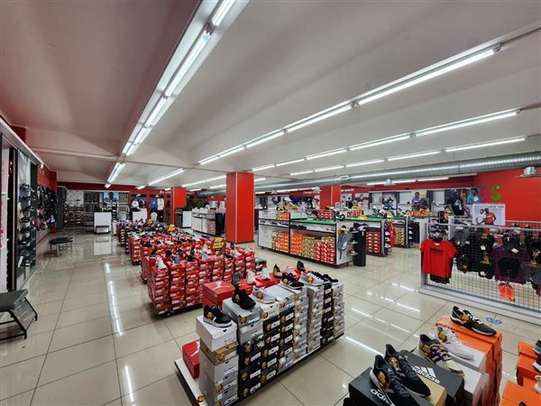 768  m² Retail Space